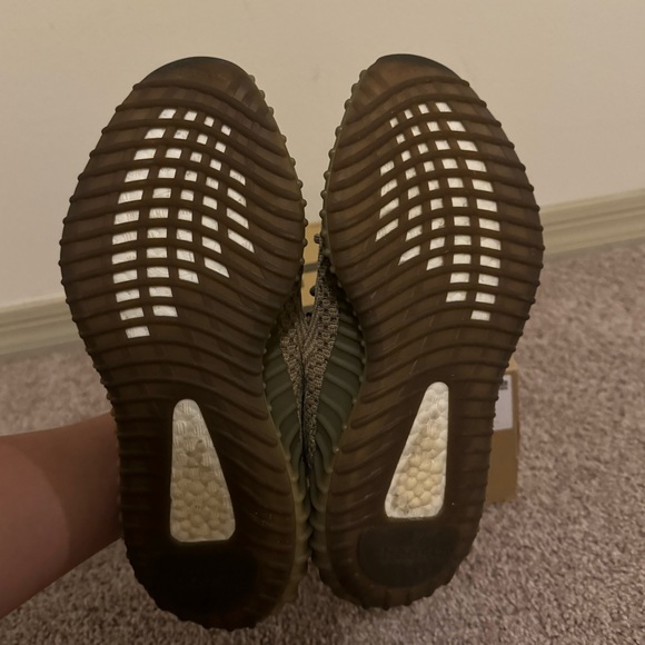 Yeezy Boost 350 V2 in Sand Taupe size 6.5 - Picture 4 of 4